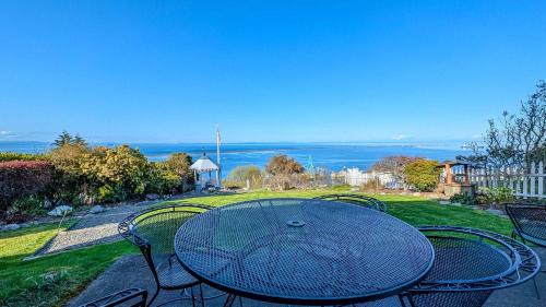 Port Angeles House | PA Crows Nest Cottage