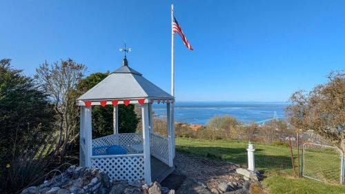 Port Angeles House | PA Crows Nest Cottage