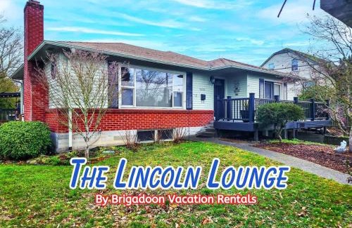Port Angeles House | Pa The Lincoln Lounge