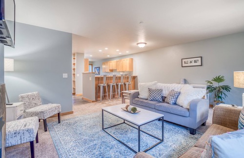 Shorepine Village Condo | Pacific City Splendor in this Sunny Contemporary with King Master Suite!