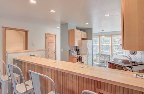 Shorepine Village Condo | Pacific City Splendor in this Sunny Contemporary with King Master Suite!