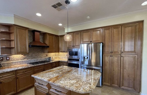 Santa Susana House | Pacific Dreams Simi Valley is a Distinguished 5 BR 2.5 BA that sleeps 8-10.