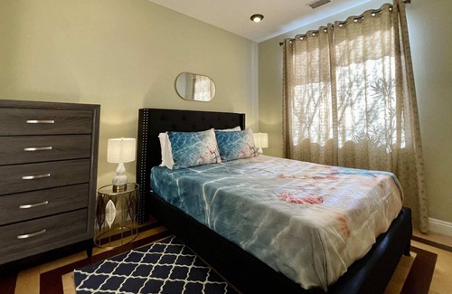 Calabasas House | Pacific Dreams West Hills. 6 BR 3 BA. Sleeps 10-12