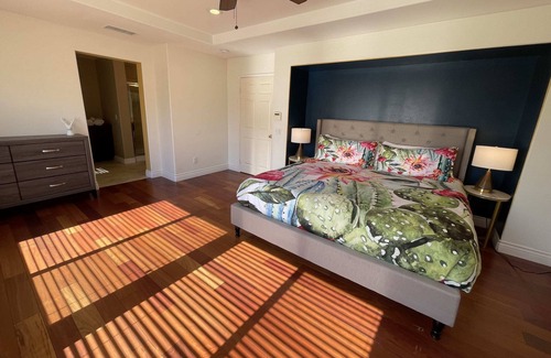 Calabasas House | Pacific Gateway West Hills. Newly updated 5BR/3BA.