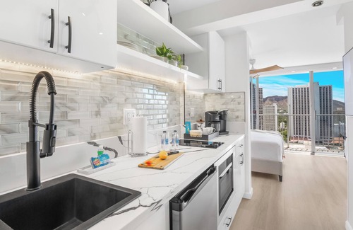 Waikiki Apartment | Pacific Monarch Condos Near Waikiki Beach w/City View & Partial Ocean View