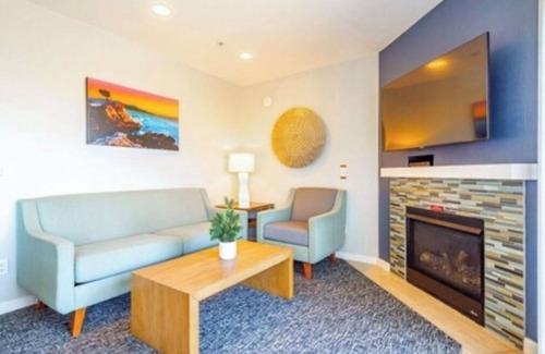 Marina Condo | Pacific Ocean get away- Walk to Beach - Full Kitchen, Washer Dryer, Clean, Cozy