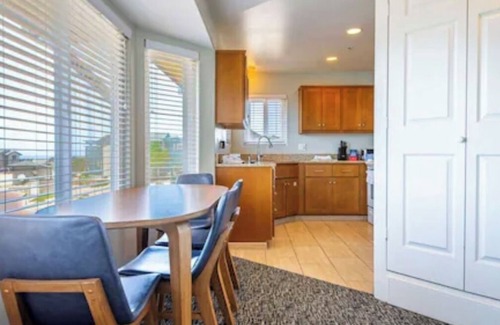 Marina Condo | Pacific Ocean get away- Walk to Beach - Full Kitchen, Washer Dryer, Clean, Cozy