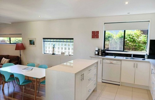 Torquay House | Pacific Paradise: 3 BR, 1.5 BA House in Torquay, Sleeps 9