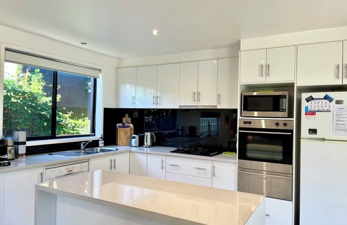 Torquay House | Pacific Paradise: 3 BR, 1.5 BA House in Torquay, Sleeps 9