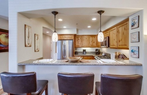 Crown Point Condo | Pacific Paradise