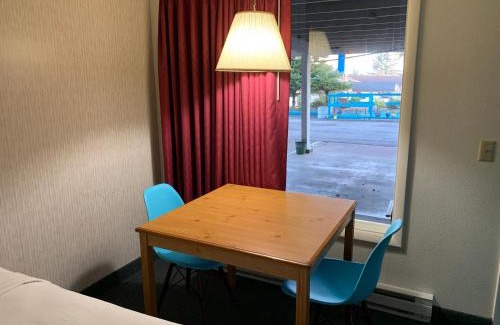 Brookings Hotel | Pacific Sunset Inn