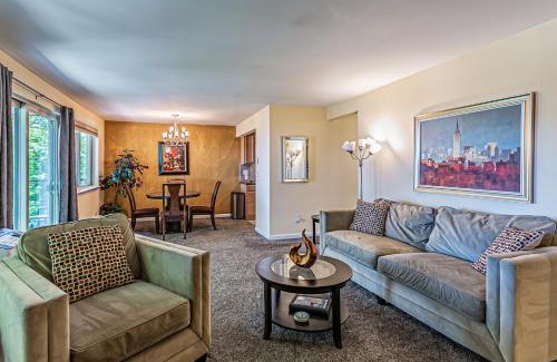 North End Apartment | Pacific View, Best Area, 2 Baths, 2 Bedrooms, WD, Jacuzzi Bath, New Carpet, Balcony, View, 925sf