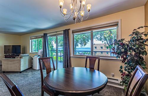 North End Apartment | Pacific View, Best Area, 2 Baths, 2 Bedrooms, WD, Jacuzzi Bath, New Carpet, Balcony, View, 925sf