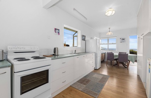 Waipu House | Pacific Views - Langs Beach Holiday Home