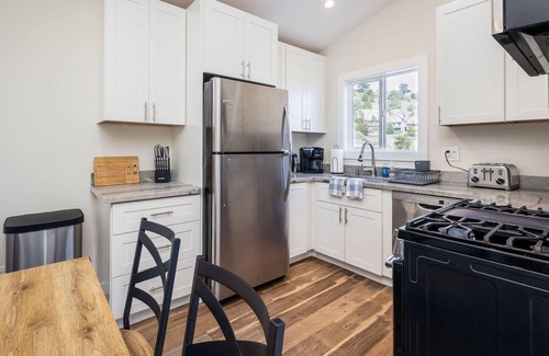Sharp Park Apartment | Pacifica Ocean Entire Home - near Half Moon Bay, San Francisco & (SFO)