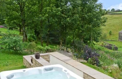 Hebden Bridge Cottage | PACK HORSE STABLES, character holiday cottage in Hebden Bridge