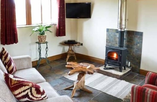Hebden Bridge Cottage | PACK HORSE STABLES, character holiday cottage in Hebden Bridge