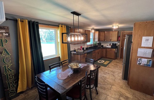Ashwaubenon House | Packer Love on Dove-NEW ENTERTAINMENT GARAGE