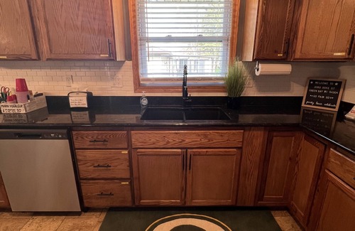 Ashwaubenon House | Packer Love on Dove-NEW ENTERTAINMENT GARAGE