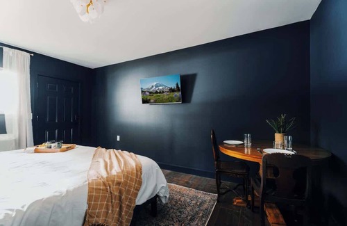 Packwood Hotel | Packwood's Myrtle Falls Suite