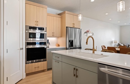 St. George House | Paddle and Play: Desert Color Lagoon + Beaches