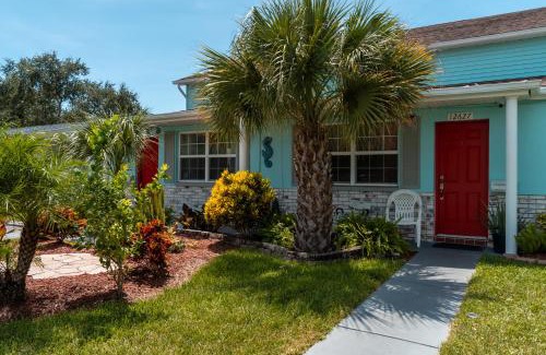 Port Richey Apartment | Paddle in the sunset with Manatee