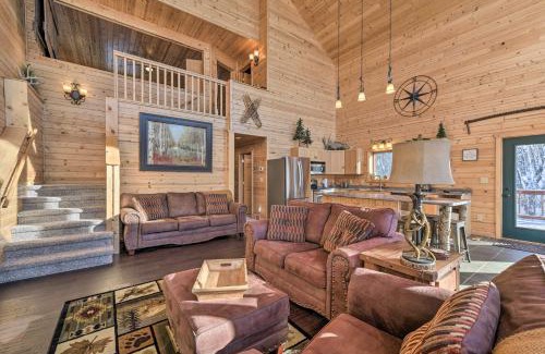 Hayward House | Paddle Ready Hayward Lake View Retreat with BBQ