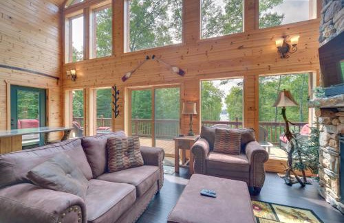 Hayward House | Paddle Ready Hayward Lake View Retreat with BBQ