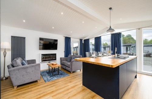 Perth House | Paddock Lodges Deluxe 2 Bed Chalet