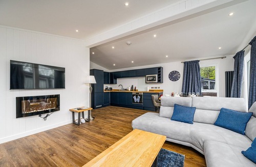 Perth Cottage | PADDOCK LODGES| DELUXE 3 BED CHALET