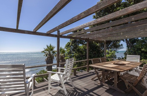 Paekakariki House | PAEKAKARIKI RETREAT – PAEK?K?RIKI BEACHFRONT HOME in Kapiti Coast