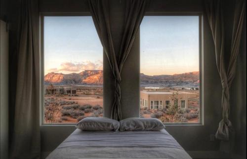 Big Water House | Page Arizona border town- Grand Serenity room with Mesa Views