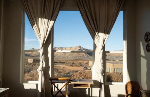 Big Water House | Page Arizona border town- Grand Serenity room with Mesa Views