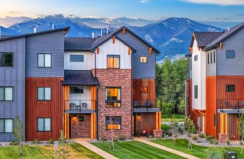 Bozeman House | Pagoda Peaks - Modern Luxury Near Bozeman Beach