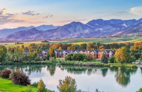 Bozeman House | Pagoda Peaks - Modern Luxury Near Bozeman Beach