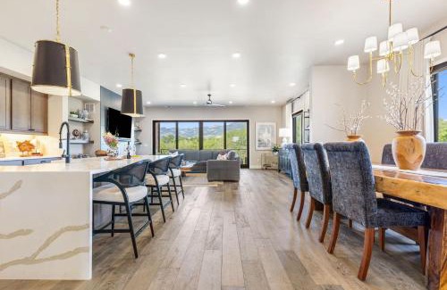 Bozeman House | Pagoda Peaks - Modern Luxury Near Bozeman Beach