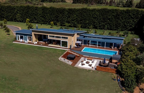 Whakamarama House | Pahoia Beach Retreat