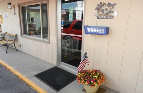 Riverton Hotel | Paintbrush Motel