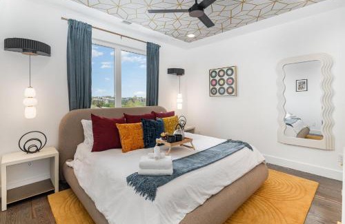 Katie Hill Neighborhood House | Painted Note - Rooftop Hot Tub - Mins to Broadway