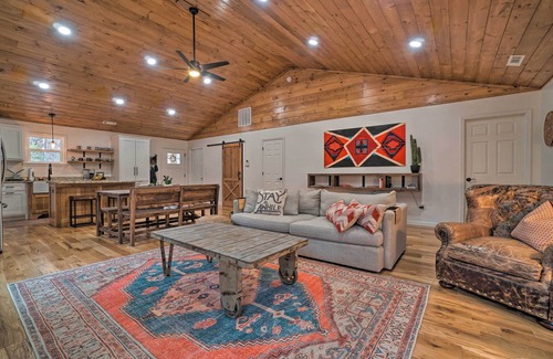 Tiger House | ‘Painted Skies’ Upscale Getaway By Lake Burton!