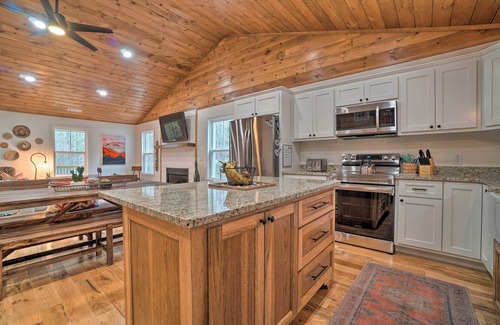 Tiger House | ‘Painted Skies’ Upscale Getaway By Lake Burton!