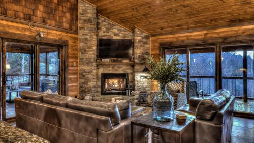Mineral Bluff House | Painted Sunset Lodge