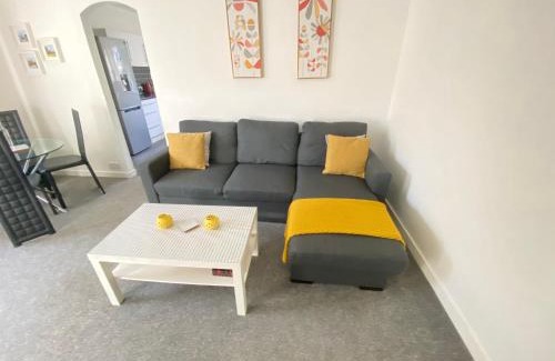 Paisley Apartment | Paisley Central Apartment #4