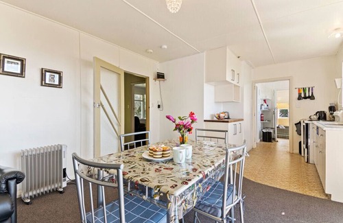 Pakawau Cottage | Pakawau Beach House - Golden Bay Holiday Home