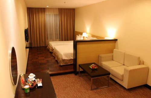 Nguyen Hue Walking Street Hotel | Palace Hotel Saigon