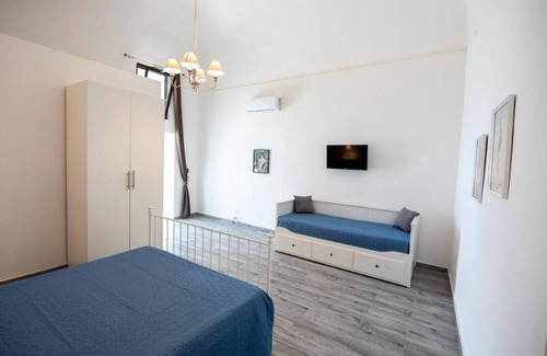 Mount Vesuvius - Pompei Bed & Breakfast | Palazzo d'Aquino - Family Room with Bathroom