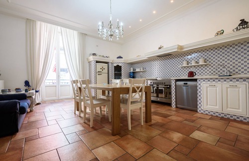 Historical Center Apartment | Palazzo dello Spagnolo Suite
