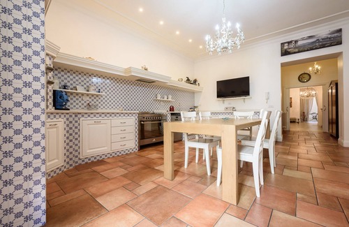 Historical Center Apartment | Palazzo dello Spagnolo Suite