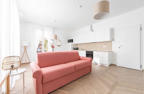 San Donato-San Vitale Apartment | Palazzo Pedretti 207, Spacious 1 Br Apartment By Halldis