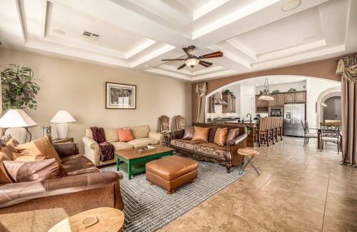 Waddell House | ⭐~ PALAZZO TOSCANO~UP TO 14*IND.BEDS~HEATED POOL+SPA~TENNIS~GOLF~BASEBALL~